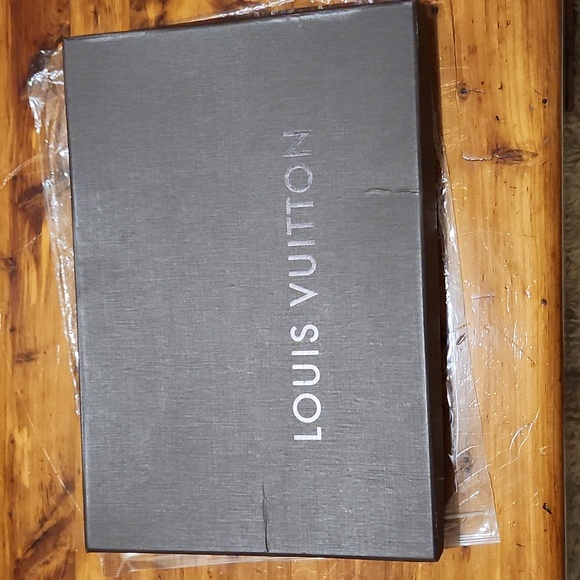 Limited edition Luis Vuitton palm tree extra large size scarf - Picture 7 of 11